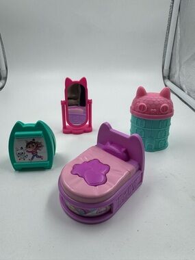 Lot of 4 Gabby’s dollhouse accessories bed, easel, Mirror & mini dollhouse.